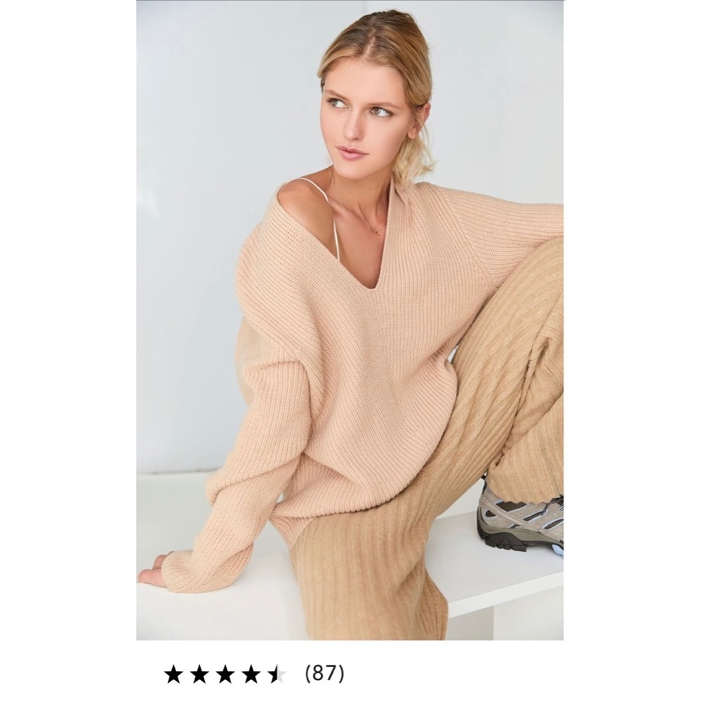 URBAN OUTFITTERS oversized v-neck sweater uo nwt M